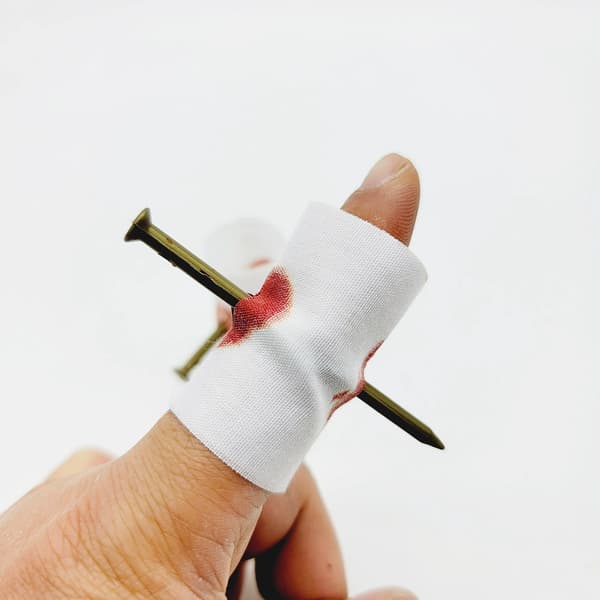 G0599 Fingerpiercing negle King Magic Prank legetøj Magisk legetøj (3 stk.)