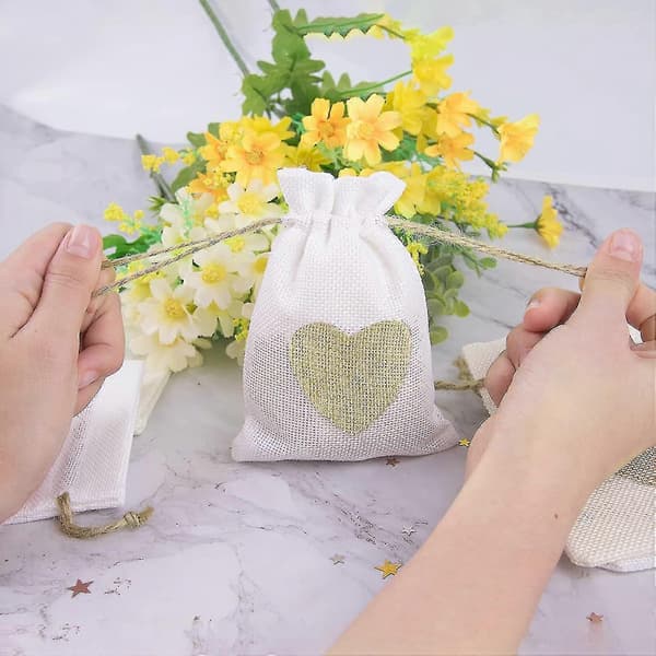 20 st Små Hjärtformade Presentpåsar Jute Säckvävspåsar Smycken Godispåsar