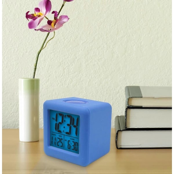 SBSG Mjuk Blå Kub LCD Väckarklocka 9,02cm x 9,02cm x 6,99cm
