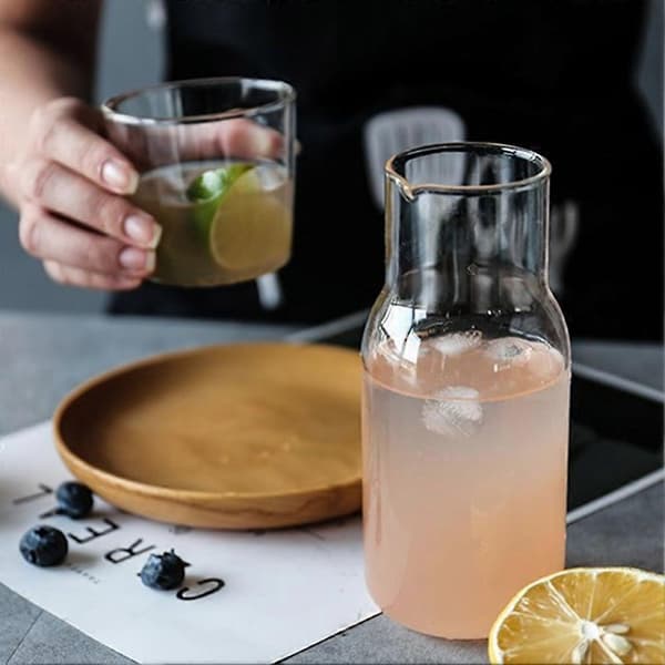 Glaskanna för juice och vatten med koppset