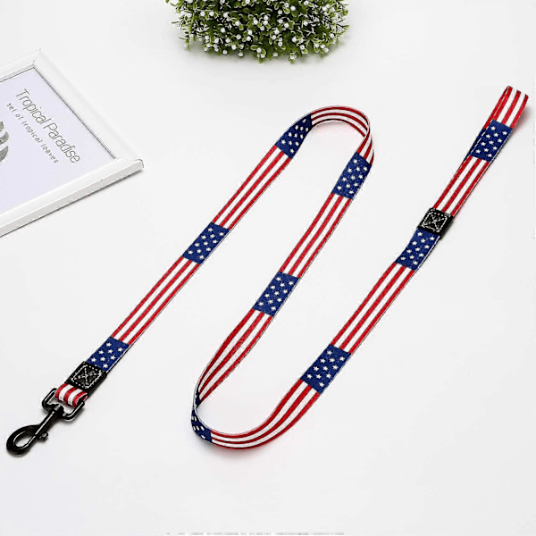 Amerikansk flagg hundebånd omtrent 1,5 meter langt for små og mellomstore hunder B928-272 Banmo