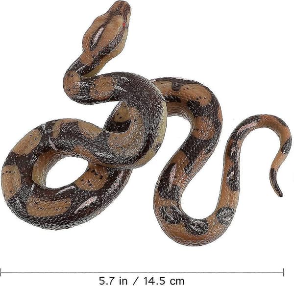 Korkean simulaation Python-mallilelu, iso realistinen käärme, Halloween-pilailu