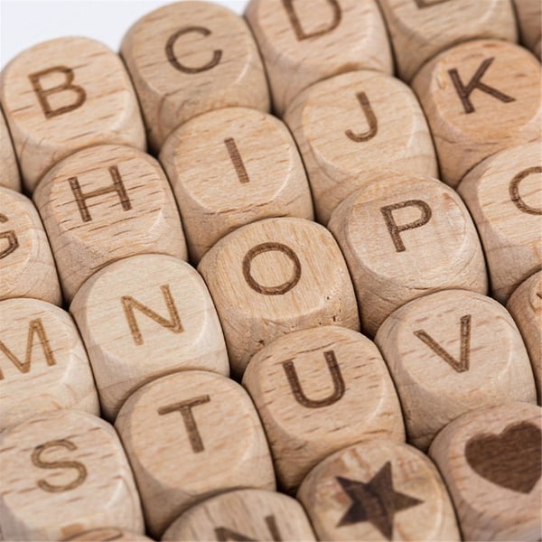 112st fyrkantiga trä alfabetet bokstavspärlor 12mm naturlig bok trä bokstavspärlor för smycken Toy Mak