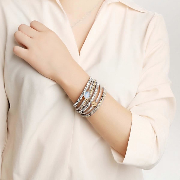 Flerlags Lær Armbånd Hjerte Moderne Boho Armbånd med Magnetisk Spenne Mansjett Rhinestone Lær Armbånd for Kvinner