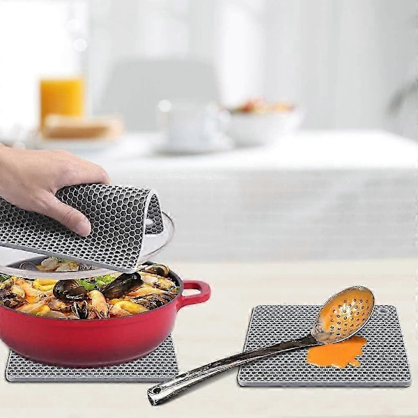 Silikon Bordmatte, 4 stk. Sklisikker Silikon Gryteunderlag, 18 cm Honeycomb Kjøkkenbordmatte Multifunksjonelle Varmebeskyttelse, Skjeholder, Matlaging & Spising (Firkantet-Grå)