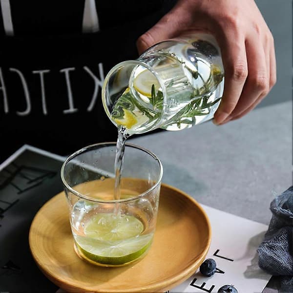 Glaskanna för juice och vatten med koppset