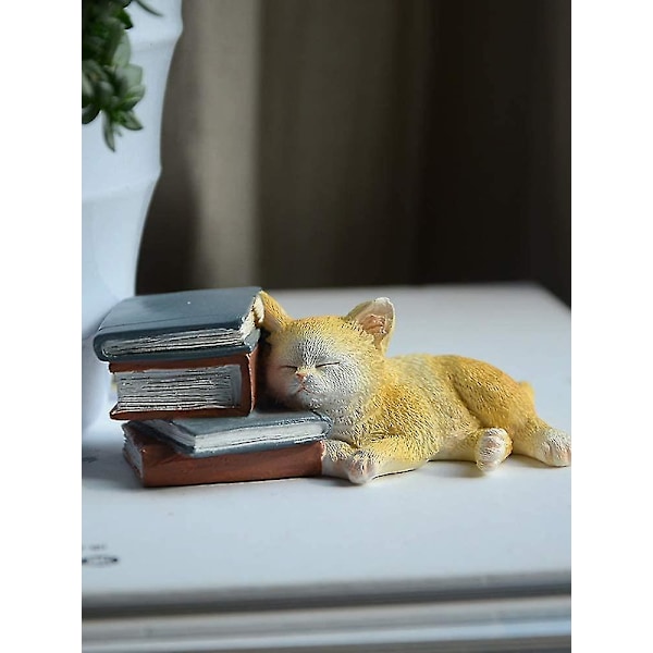 Miniatyr läsbok figur - Läsande gris på toaletten (observera storlek)