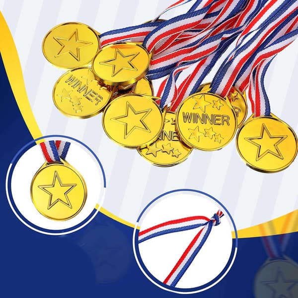 100 Stykker Barnas Plast Vinnermedaljer Gull Vinnerprismedaljer for Stil, Festdekorasjoner og Utdeling