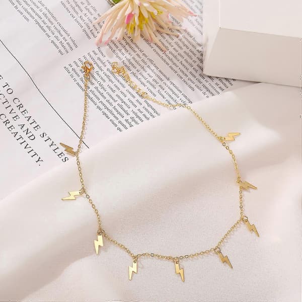 Rodiumpläterat halsband med berlocker