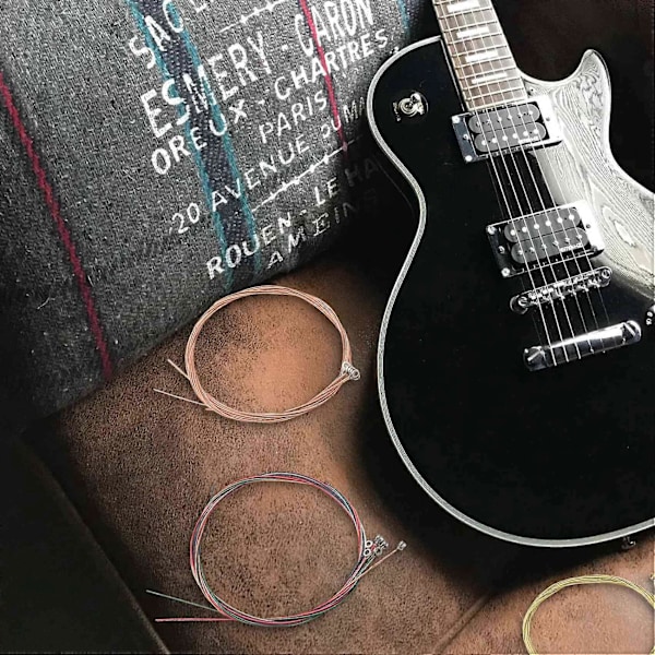 34-dels Gitarrtillbehörssats inklusive plektrum, capo, akustiska gitarrsträngar, 3-i-1 stränglindare