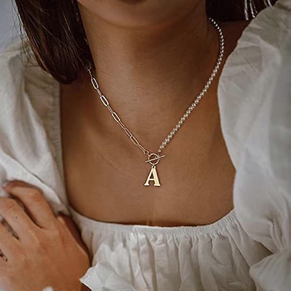 Guld Initial Perlehalskæde til Kvinder 14K Guldbelagt Papirclips Link Kædehalskæde Choker Toggle Lås Halskæde Fin Perlekædehalskæde Initial P