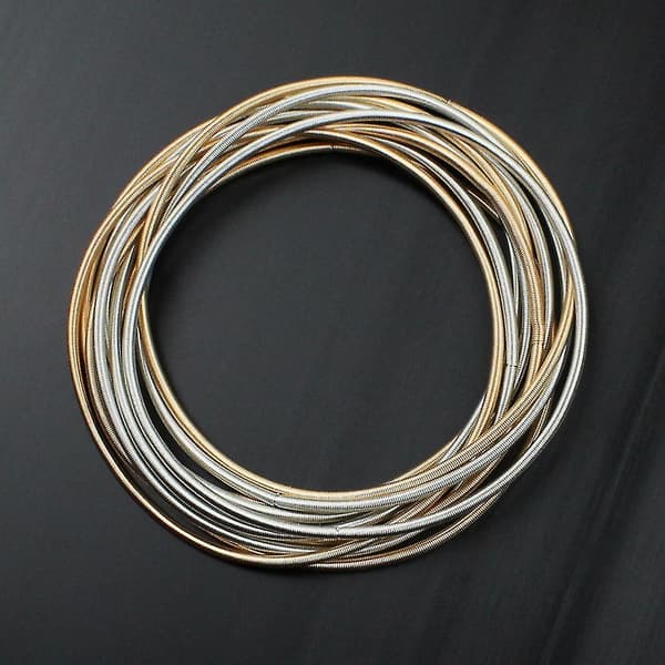 Hopfällbart armband i kolstål, stapelbart, gitarrsträngsfjäderarmband