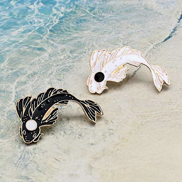 2-pack Fisk Slag Pins Tecknad Koi Emalj Brosch Pin Tai Chi Märken Svart Vit Färg