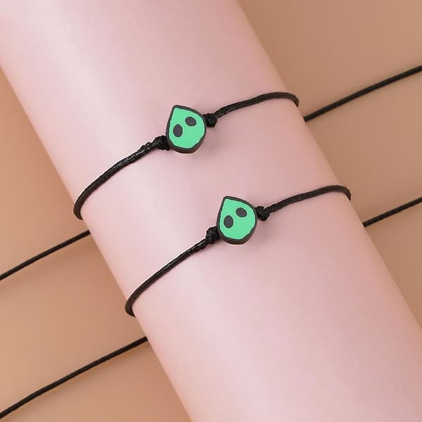 2 st Matchande Relationsarmband Grön Alien Charm Vävd Rep Armband