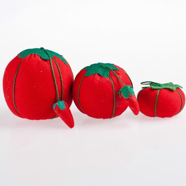 Tomatformet nålepude DIY til korssting syning håndarbejde til