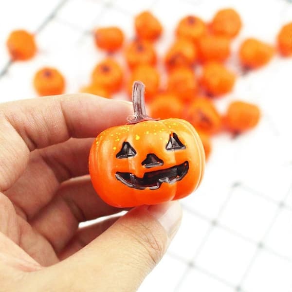 16 stk. Simulerte Grimasegresskar Kunstige Skumgresskar for Halloween-fest