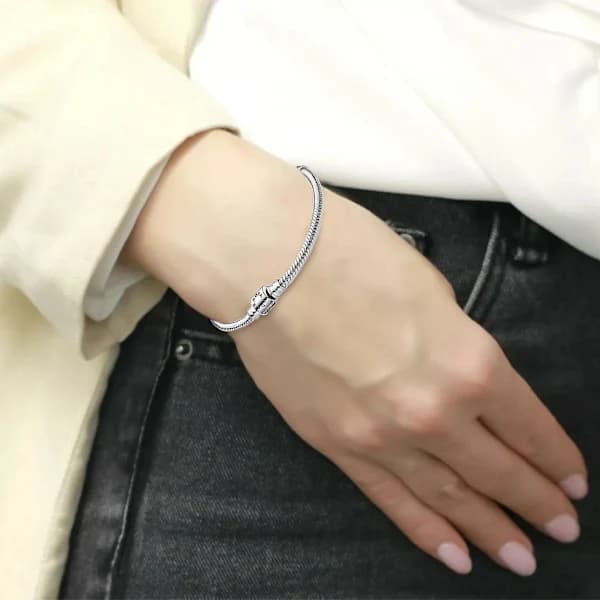 Kompatibel med Pandora ormkedjearmband, 20 cm med cylindriskt spänne.