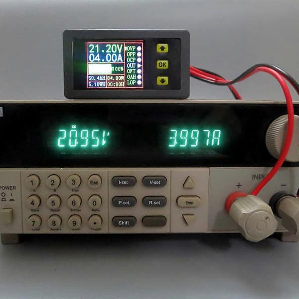 Kompakt Lade-Utladingsmonitor 0-90V 100A for DC Amperemeter Voltmeter Cellekapasitet