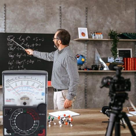 Analog AC DC Multimeter - Voltmeter Ammeter Ohmmeter - Spænding op til 1000V - Modstand op til 2MΩ - Til skolebrug.