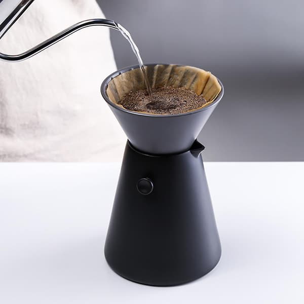 Kaffetrakter for husholdningsbruk, egnet for brygging av kaffe og te