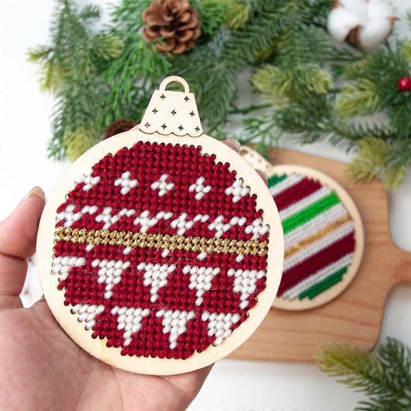 Runda Träkorsstygn Dekorationskit för DIY Julgransprydnader