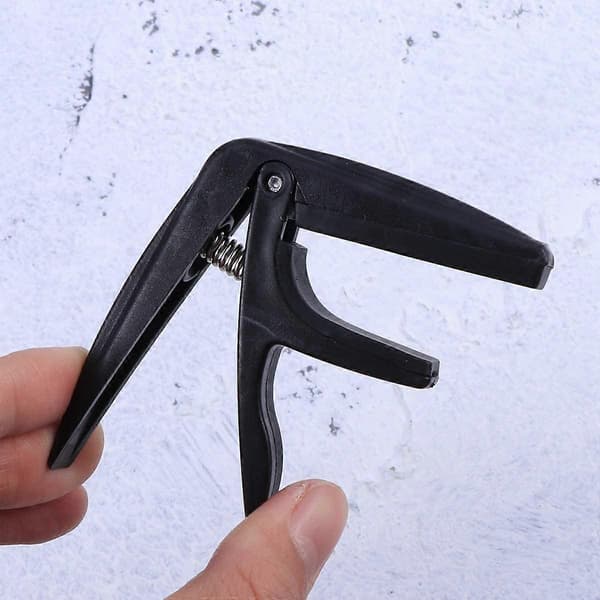 Professionel Ukulele Capo Enhånds Hurtigt Skift Ukelele Capo Zinklegering Guitar Dele Tilbehør (Sort)
