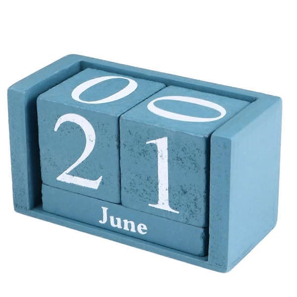 Evighetskalender i trä med blockdesign, lämplig för olika miljöer