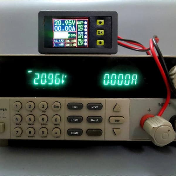 Kompakt Lade-Utladingsmonitor 0-90V 100A for DC Amperemeter Voltmeter Cellekapasitet