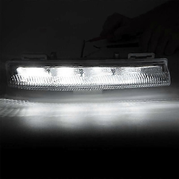 Oikea puoli edessä DRL Päiväajovalot Sumuvalo - W204 W212 C250 C280 C350 E350 2007-2014