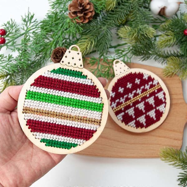 Runda Träkorsstygn Dekorationskit för DIY Julgransprydnader