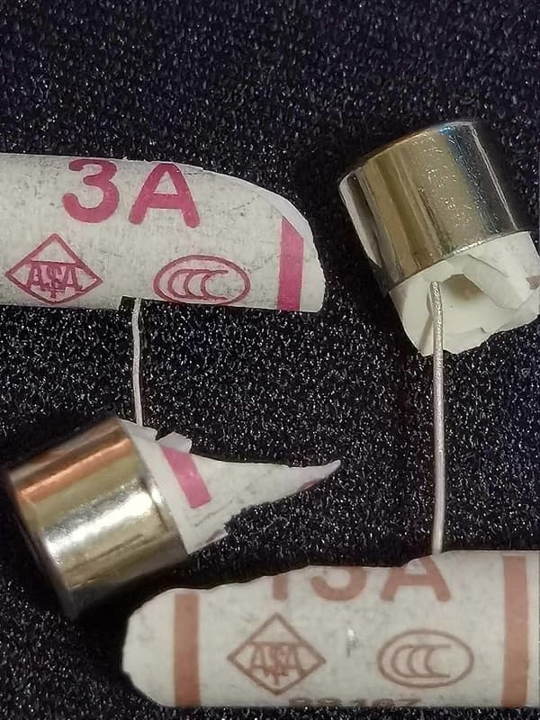Set med 20 blandade elektriska säkringar