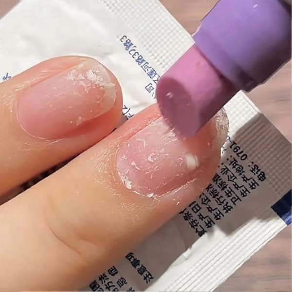 Kynsien hoitokynä, kosteuttaa, vahvistaa ja kirkastaa kynsiä Purple 2ml