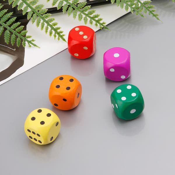 Trätärningar 16mm Rundade Hörn Party Hexahedrone Leksaker för Barn, 5-pack