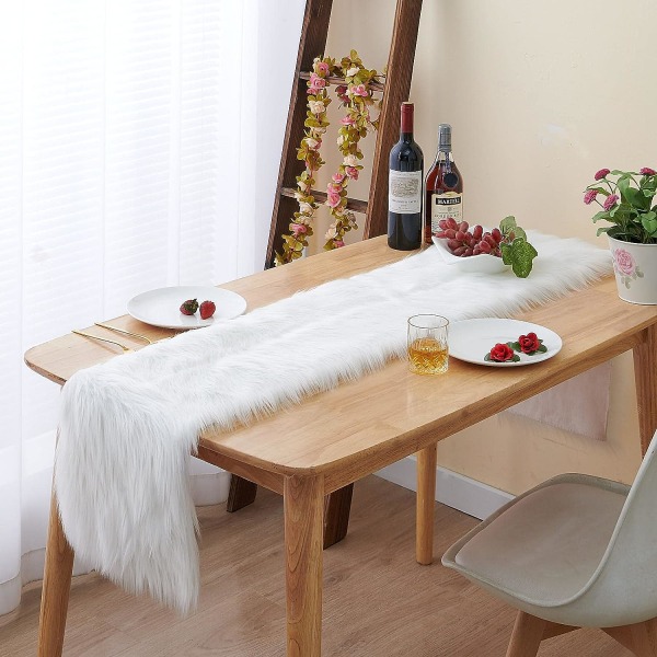 Modern bordslöpare gjord av fuskpäls för jul vit (37x183 cm)