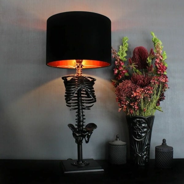Skeleton Pöytävalaisin Klassinen kodin koristelamppu Gothic Skeleton Pöytävalaisin