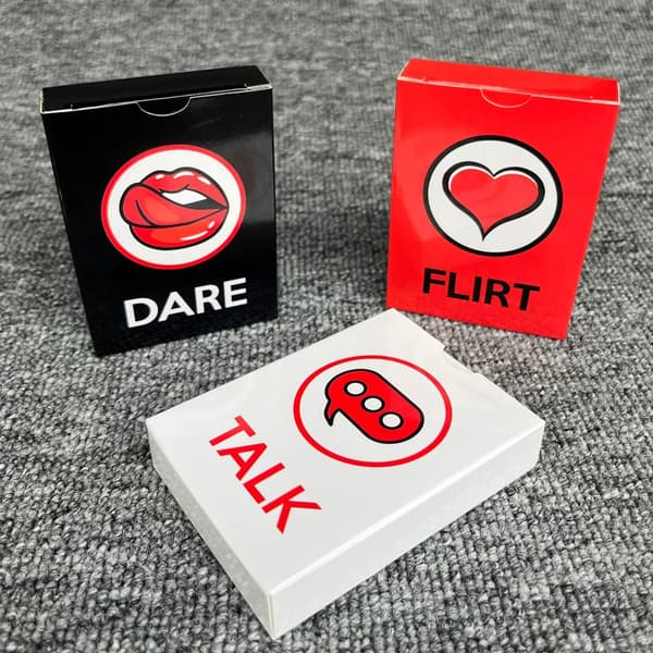 Talk Flirt Dare - Britisk version af det romantiske samtalespil kortspil for par
