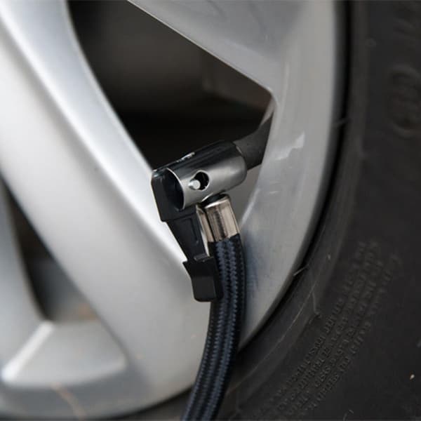 (NY) 12V Mindre end 300PSI Højeffektiv luftkompressor med trykmåler elektrisk dækpumpe
