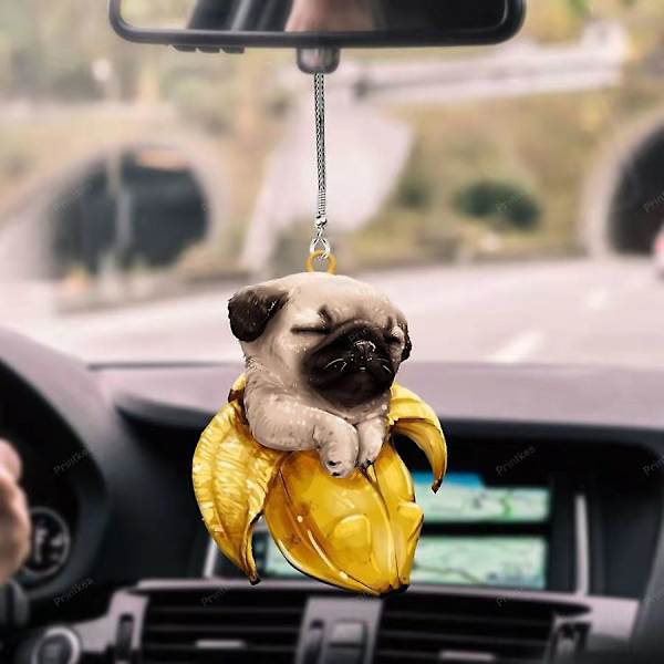 Hängande Bilhänge med Sövande Pug i Bananform - Nyckelring, Inredningsdetalj, Heminredning, Tillbehör