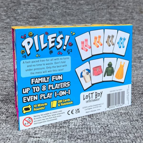 Engelsk version af Piles! Et tempofyldt alle-mod-alle kortspil