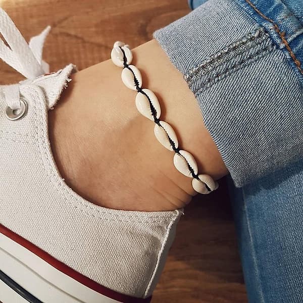 Justerbart armbånd med hvide skaller - hvid