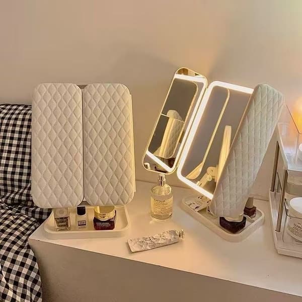 (NY) LED Makeupspejl til skrivebord med lys, tresidet foldbart, forstørret display, velegnet til soveværelsesmakeup og påklædning