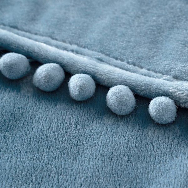 Gosig filt, fleecefilt, flanellfilt med pompom, enfärgad filt, sofffilt, fluffig filt, mikrofiber sängöverkast, sofffilt, filt blue