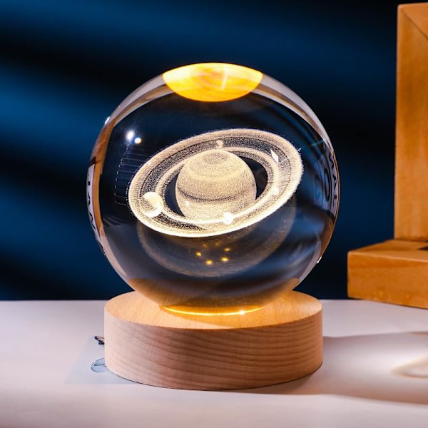 3D Saturn Planet Krystallkule Nattlys Lampe, Space Galaxy Krystallkule med Tretrebase, 3D Gravert Solsystem Krystallkule med LED Lysbase saturn
