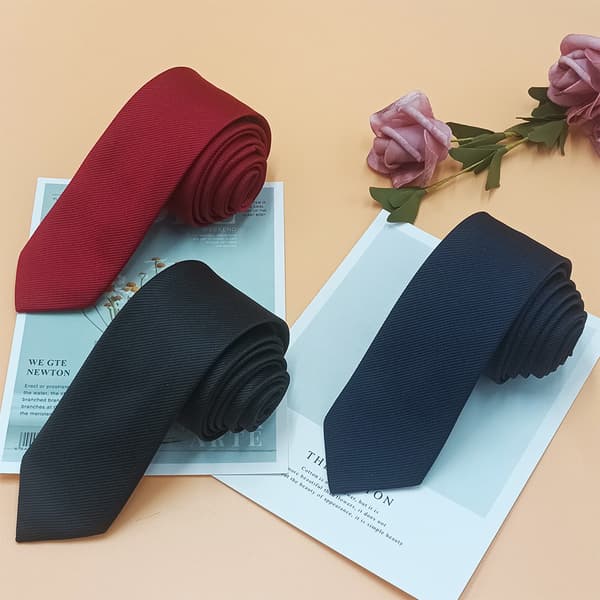Ensfarvet slips - Formelt slips til mænd - Crimson