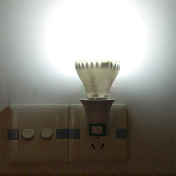 LED-lampe E27 han-stiktype EU-stikadapterkonverter til pæreholder med tænd/sluk-knap (hvid*2)
