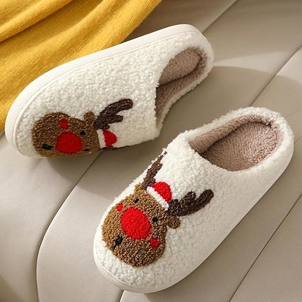 Luftiga Tofflor för Kvinnor Män Varma Mysiga Plysch Fuzzy Kudde Tofflor Slip-on Hus Tofflor för Inomhus och Utomhus, 2.5/3UK, En Rensa Röd
