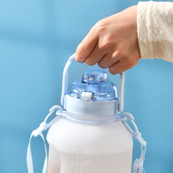2,2 litran vesipullo BPA-vapaa 2,2 litran juomapullo oljella ja aikamerkinnöillä Vesi pullo Gradient Värit Blue