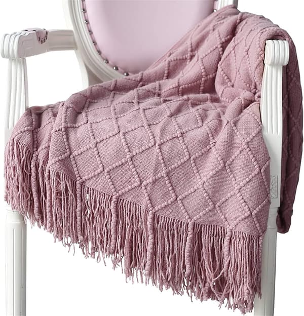 Mykt strikket ullpledd med dusk - Koselig pledd - Sofapledd - Sovepledd pink