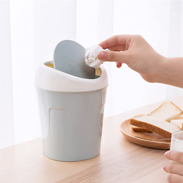 2 st Mini-sopkorg i plast, Liten skrivbordspapperskorg med svänglock för hem, kontor, kök, sovrum, badrum (Blå + Grön)