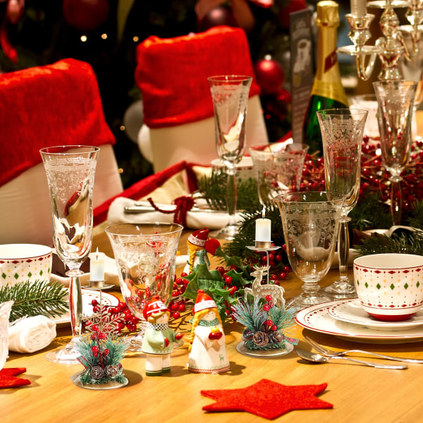 2 pakkauksen joulukynttilänjalkoja, metallipylväisiä kynttilänjalkoja Xmas kynttilänjalkoja joulupöytään vaippatakan koristeluun snowflake